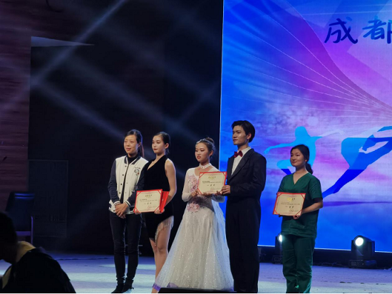 黄色直播
获第十届体育舞蹈比赛摩登团体舞一等奖（初改）385.png